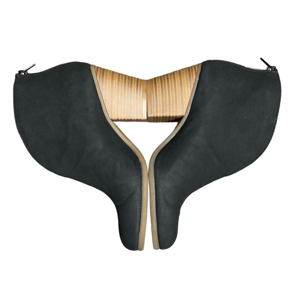 A2 by Aerosoles Ankle Boots - Picture 6 of 6